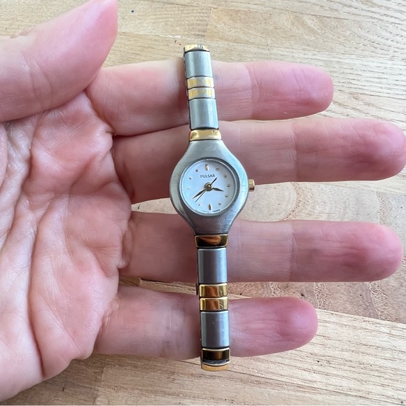 Pulsar ladies two tone dress watch NEW BATTERY - Picture 1 of 6